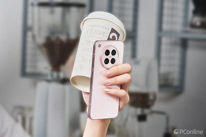 一款轻薄有料的小屏旗舰! OPPO Find X8s手机测评