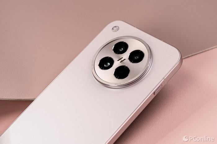 一款轻薄有料的小屏旗舰! OPPO Find X8s手机测评