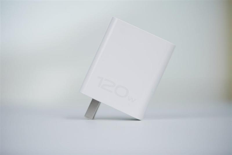 骁龙8至尊版双芯带来越级游戏体验! iQOO Neo10 Pro+手机全面评测