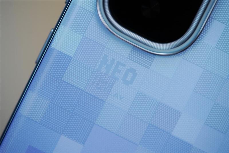 骁龙8至尊版双芯带来越级游戏体验! iQOO Neo10 Pro+手机全面评测