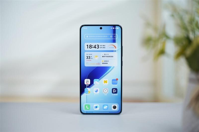 骁龙8至尊版双芯带来越级游戏体验! iQOO Neo10 Pro+手机全面评测