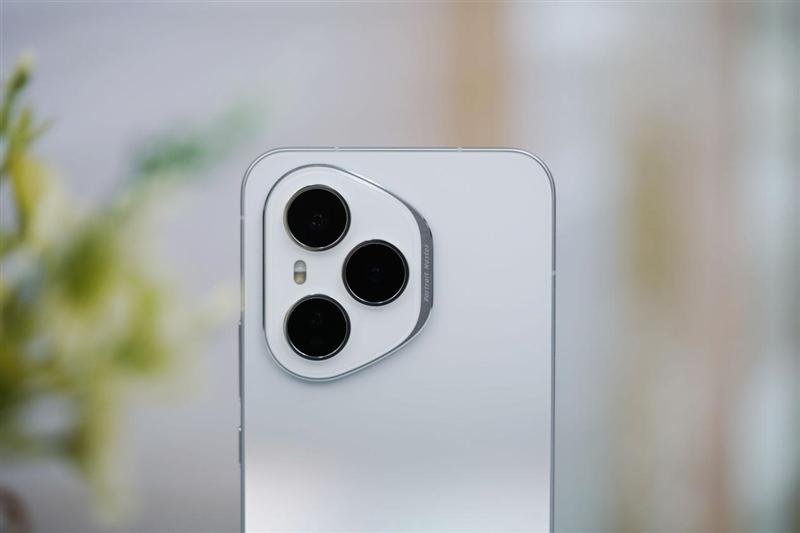 续航佳且手感好的另类AI影像旗舰! 荣耀400 Pro手机全面评测