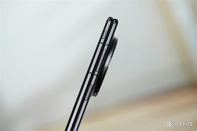 4.3mm厚度的折叠屏+潜望长焦镜头! vivo X Fold5手机全面评测