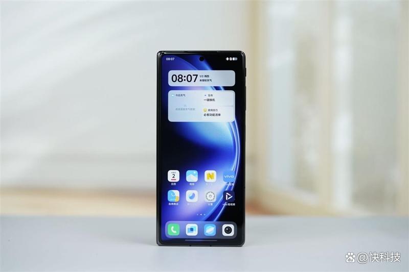 4.3mm厚度的折叠屏+潜望长焦镜头! vivo X Fold5手机全面评测