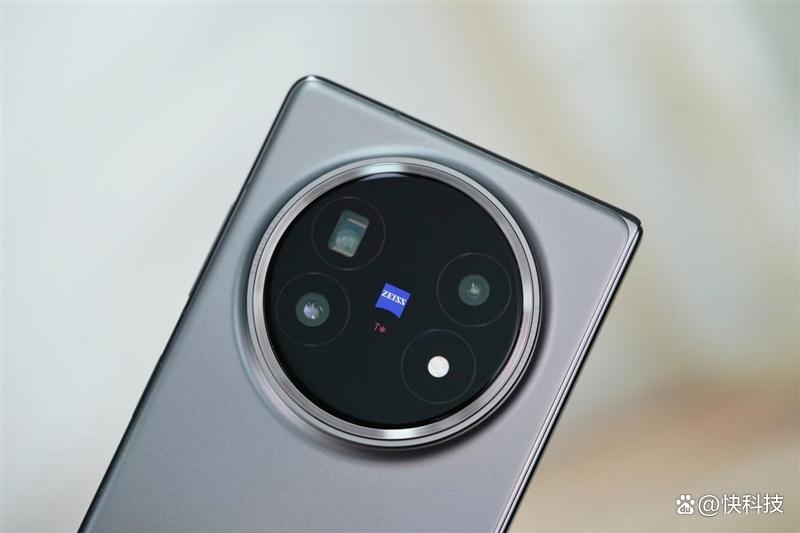 4.3mm厚度的折叠屏+潜望长焦镜头! vivo X Fold5手机全面评测