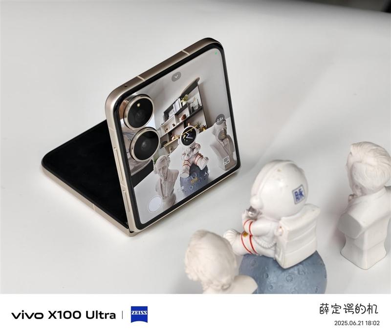 游戏不发烫+内屏无折痕! 小米MIX Flip 2首发评测