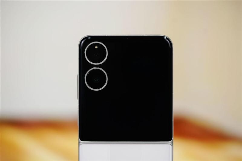 游戏不发烫+内屏无折痕! 小米MIX Flip 2首发评测